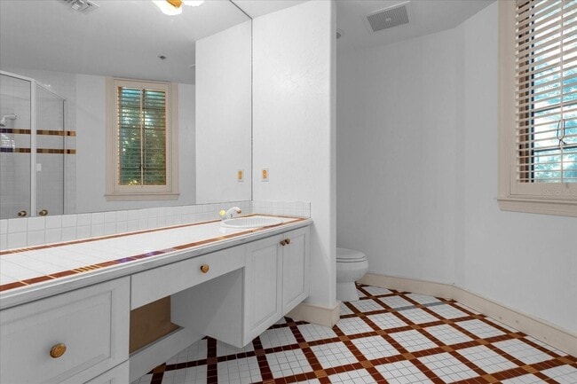 property at 1110 W Ivanhoe Blvd