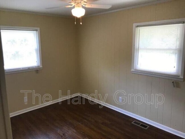 111 7th Ave S in Decherd, TN - Building Photo - Building Photo