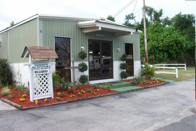 Royal Oaks Mobile Home Park in Dundee, FL - Building Photo - Building Photo