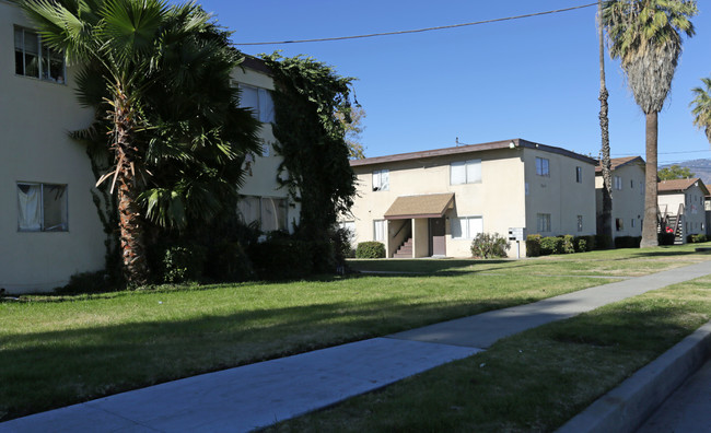 Elm Street Apartments in San Bernardino, CA - Foto de edificio - Building Photo