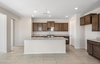 21295 N 270th Dr, Unit 902 in Buckeye, AZ - Building Photo - Building Photo