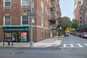 Hamilton House in Brooklyn, NY - Foto de edificio - Building Photo