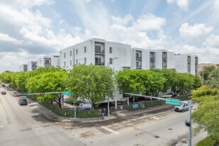 Casa Bella in Hialeah, FL - Building Photo