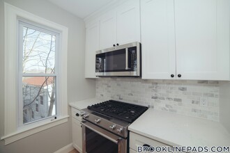 10 Duffley Ct in Brookline, MA - Building Photo - Building Photo
