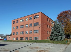 Park Plaza in Oshawa, ON - Building Photo