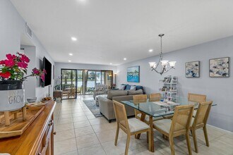 5188 Oakhill Ln in Delray Beach, FL - Building Photo - Building Photo