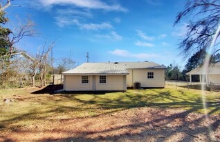 225 Griffin Park Rd in Griffin, GA - Building Photo
