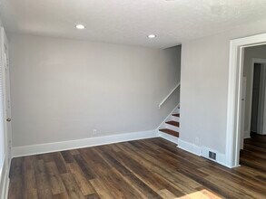 3806 Dodge St, Unit 3806 in Omaha, NE - Foto de edificio - Building Photo