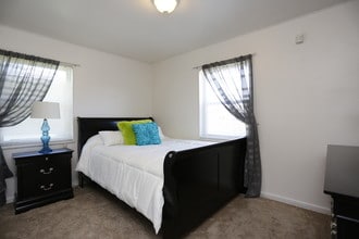Westbrook Apartments in Gary, IN - Foto de edificio - Building Photo