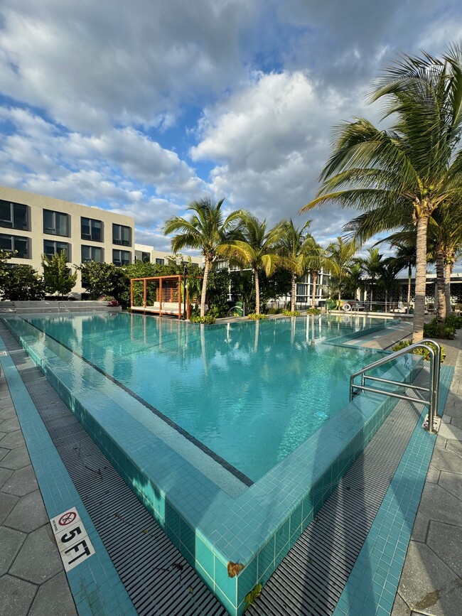 251 NW 29th St, Unit 207 in Miami, FL - Building Photo - Building Photo