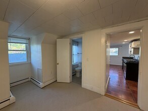84 Pleasant St, Unit 3 in Cambridge, MA - Building Photo - Building Photo