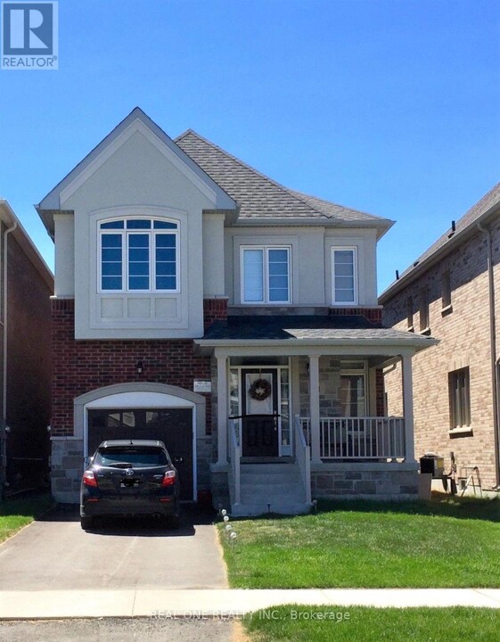 21 Festival Ct in East Gwillimbury, ON - Building Photo