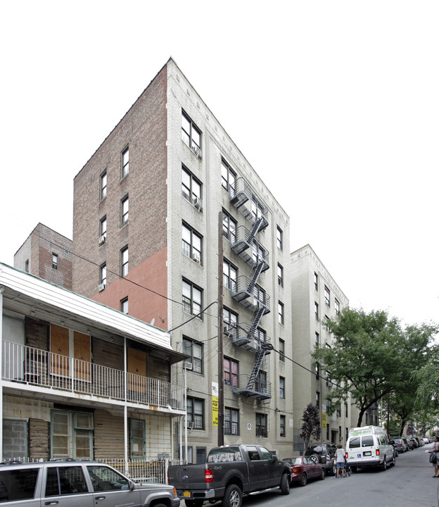 2055 Anthony Ave in Bronx, NY - Building Photo