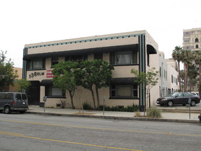 Elm Avenue Apartments in Long Beach, CA - Foto de edificio - Building Photo