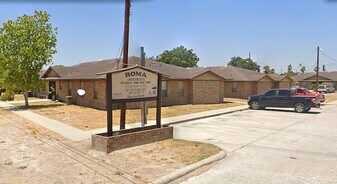 1715 2nd St in Roma, TX - Building Photo