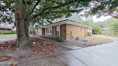 3995 Cross Creek Rd in Jacksonville, FL - Building Photo - Building Photo