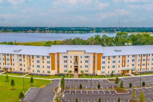 Saunders Lakefront Living in Mount Dora, FL - Foto de edificio