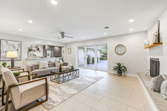 12326 Old Oaks Dr in Houston, TX - Building Photo - Building Photo