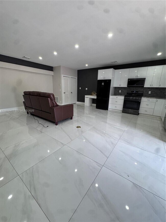 755 N Crescent Dr in Hollywood, FL - Building Photo - Building Photo