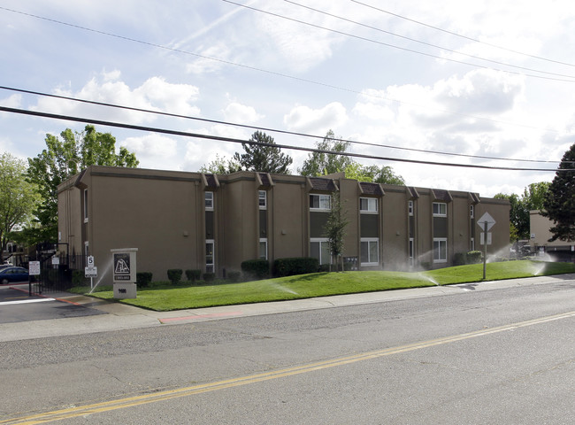 Rosswood Manor Apartments in Sacramento, CA - Foto de edificio - Building Photo