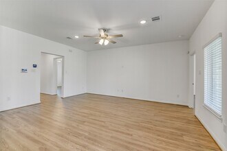 11951 Pondwood Dr in Cypress, TX - Building Photo - Building Photo