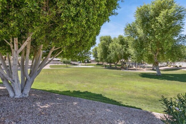 property at 1556 N Rockwell Ct