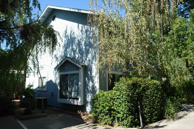 950 Pine St in Chico, CA - Building Photo - Building Photo