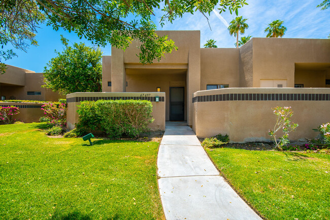 67697 Lagos Way in Cathedral City, CA - Foto de edificio - Building Photo