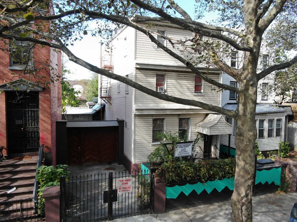 168 Patchen Ave in Brooklyn, NY - Building Photo