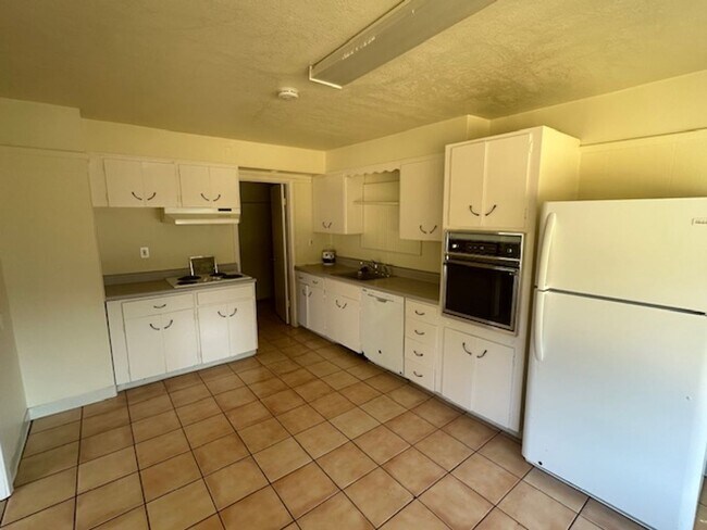 215 SE Lilly Ave-Unit -2 in Corvallis, OR - Building Photo - Building Photo