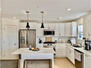 1073 Jubert Dr in Medina, MN - Building Photo - Building Photo