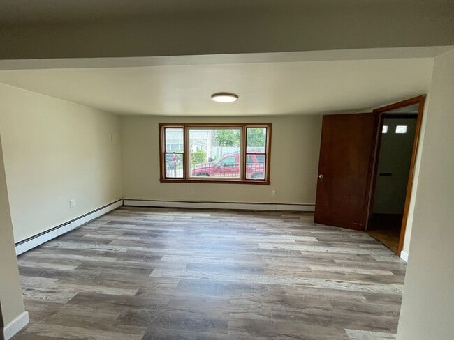 9 Manchester Ave, Unit 1 Maria