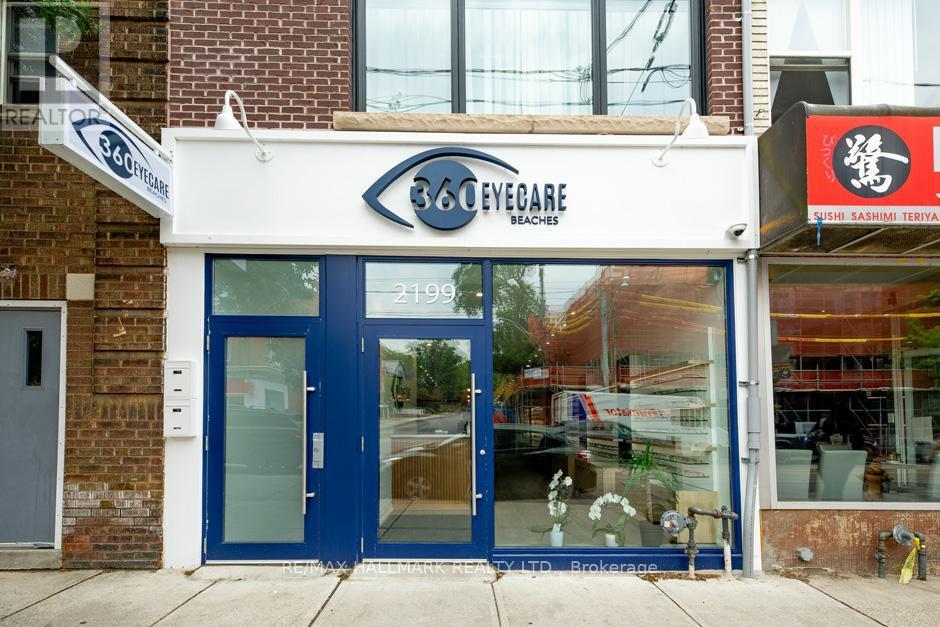 2199 Queen St E in Toronto, ON - Building Photo