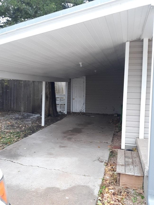 215 S Berry St in Stillwater, OK - Building Photo - Building Photo