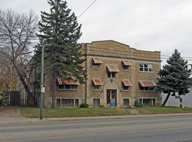 Dolly Manor in Dayton, OH - Foto de edificio - Building Photo