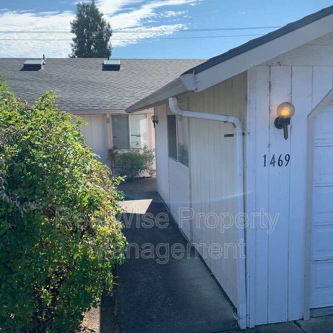 1469 Cameo Ct in Grants Pass, OR - Building Photo - Building Photo