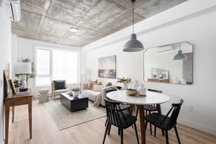 Erin Condos Apartments in Montréal, QC - Building Photo