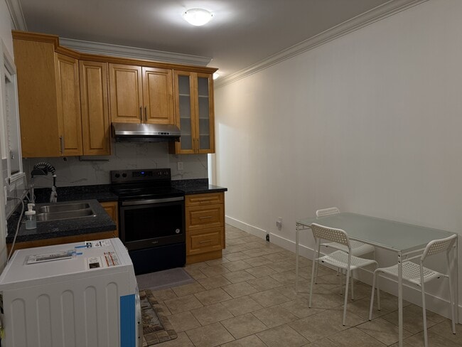 7519 14th Ave in Burnaby, BC - Building Photo - Building Photo