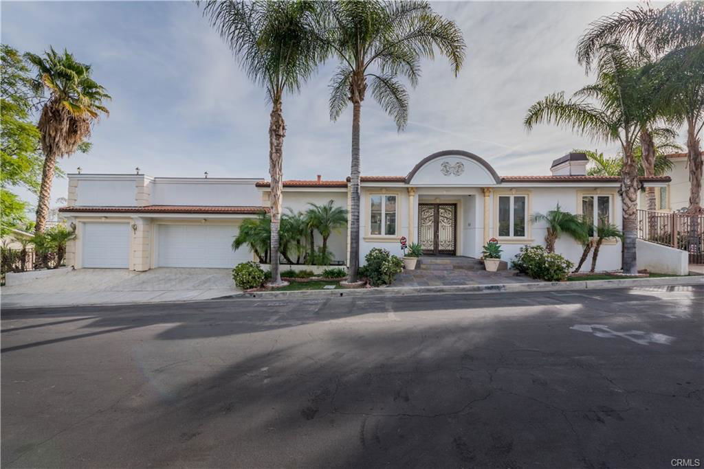 5770 Rolling Rd in Los Angeles, CA - Building Photo