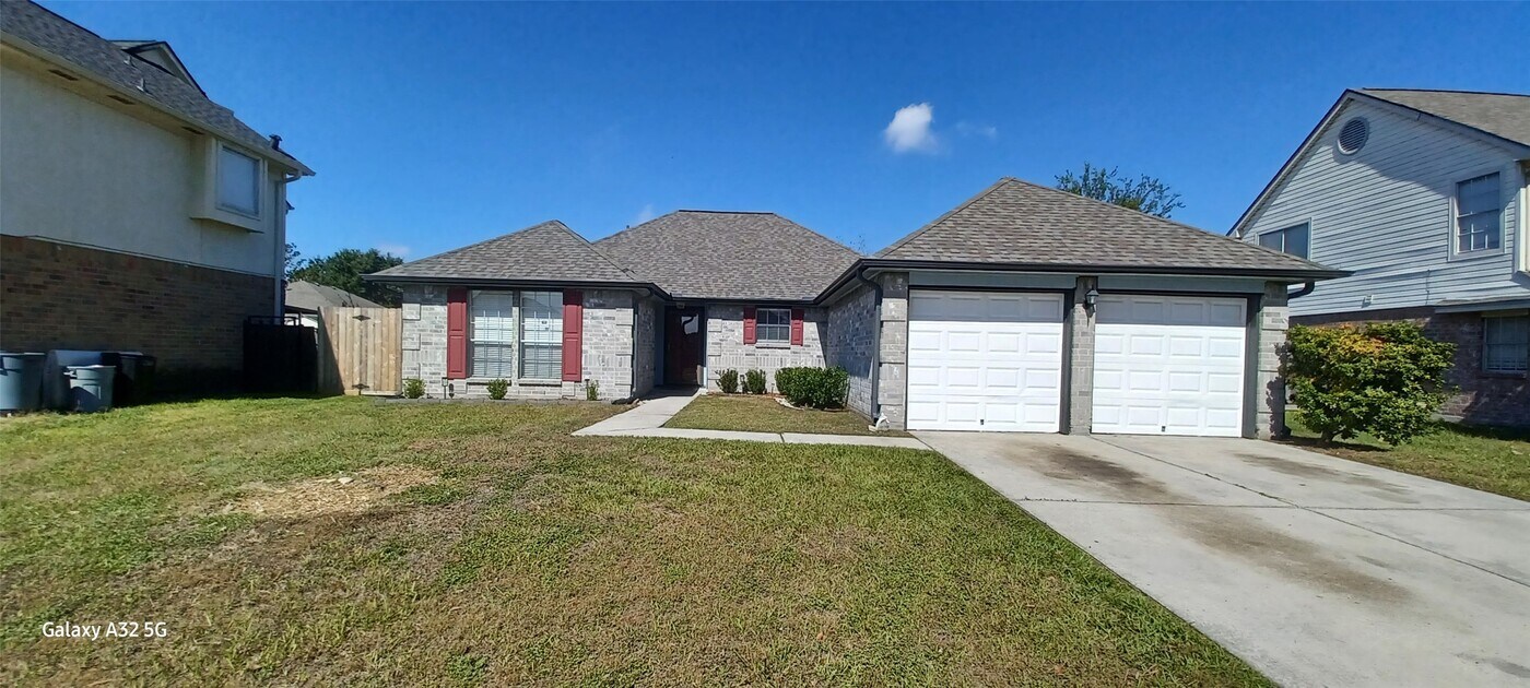 2106 Wilshire Park Dr in Houston, TX - Building Photo