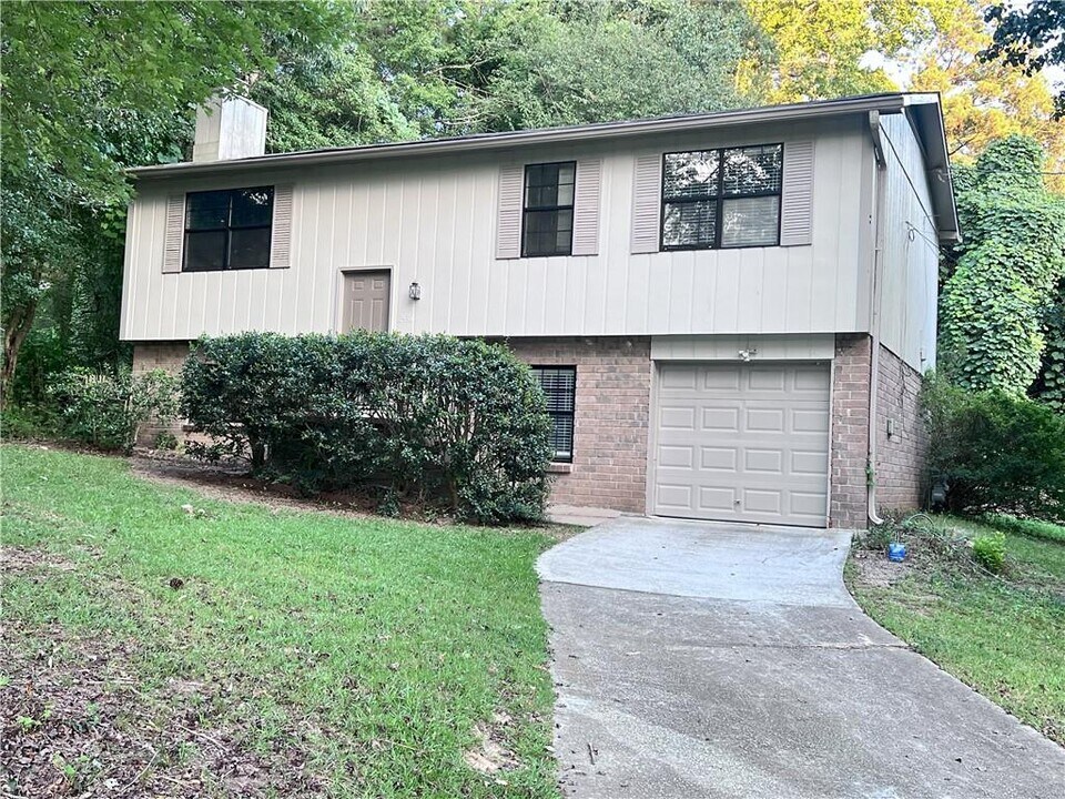 2936 Spanish Oak Dr SW in Lilburn, GA - Building Photo