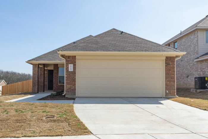 1713 Oriole St in Ennis, TX - Building Photo