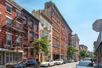 801-803 Greenwich St in New York, NY - Foto de edificio - Building Photo