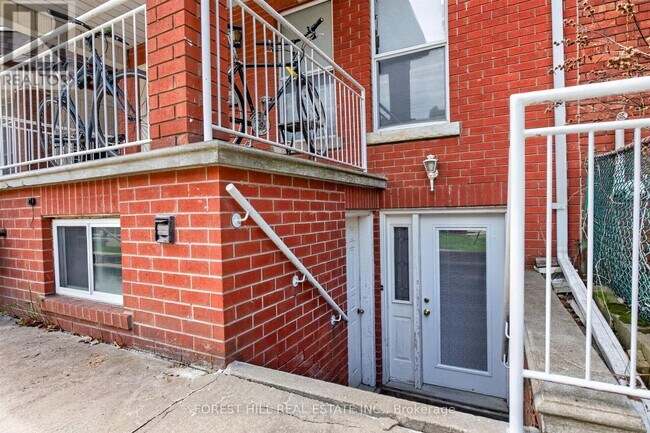 14 Concord Ave in Toronto, ON - Building Photo - Building Photo