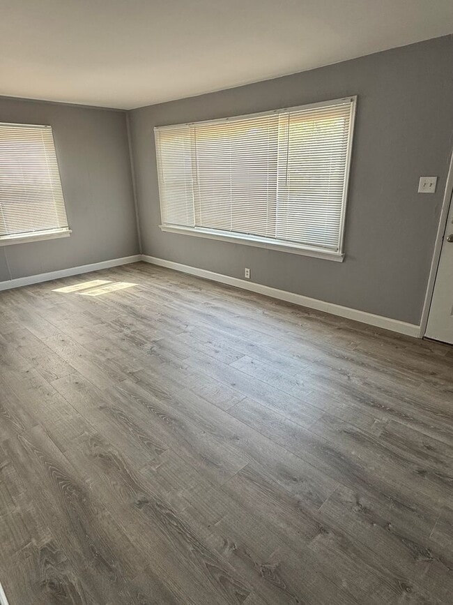 8306 Whitewater Dr in Berkeley, MO - Building Photo - Building Photo