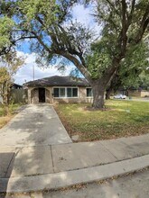 702 Robin Cir in Pasadena, TX - Building Photo - Building Photo