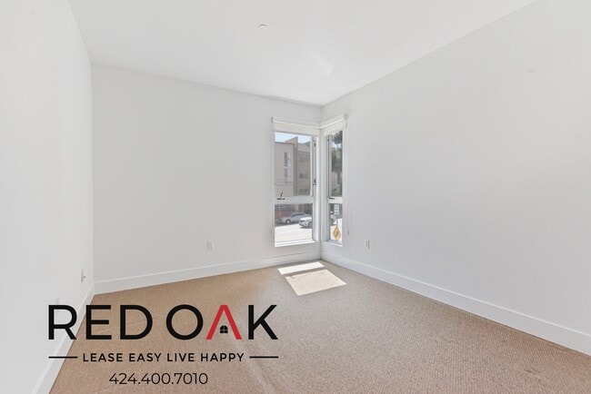 1168 S Barrington Ave in Los Angeles, CA - Foto de edificio - Building Photo