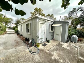 1147 15th Ave N in Lake Worth Beach, FL - Building Photo - Building Photo