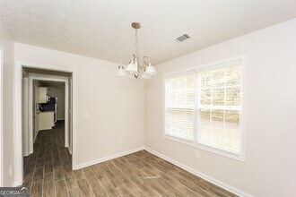 320 Valley View Dr in Fairburn, GA - Building Photo - Building Photo