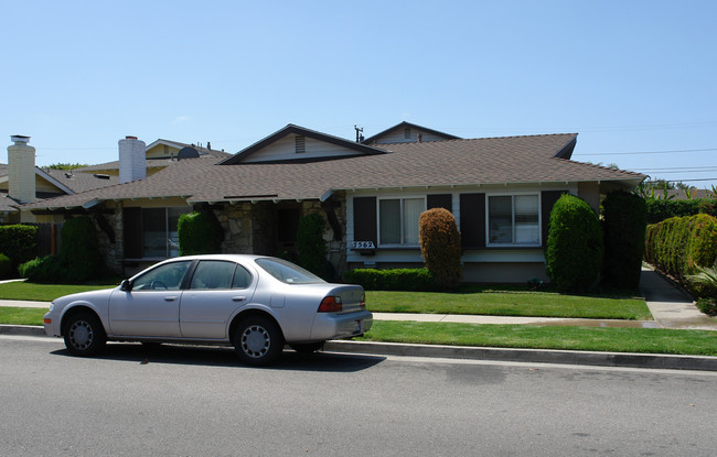 7562 Amazon Dr in Huntington Beach, CA - Building Photo - Building Photo